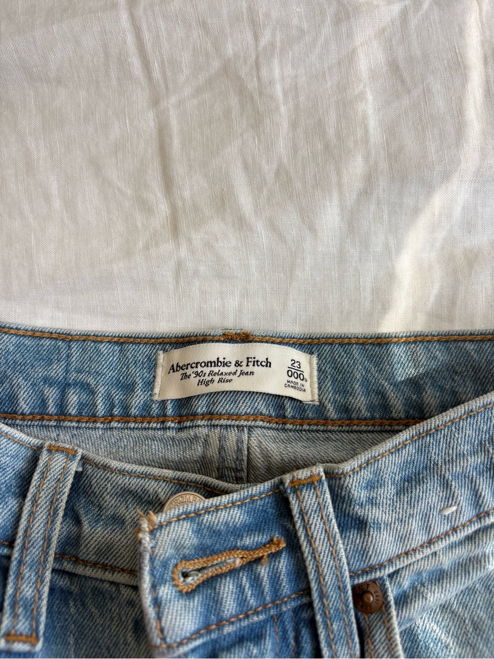 Abercrombie & Fitch 90s relaxed Light Wash High-Rise Women's Jeans